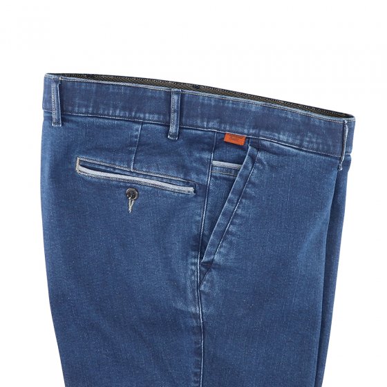 Jeans mit Kontrasten 